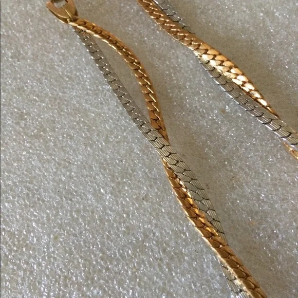 Multi metals Avon necklace - Picture 2 of 4